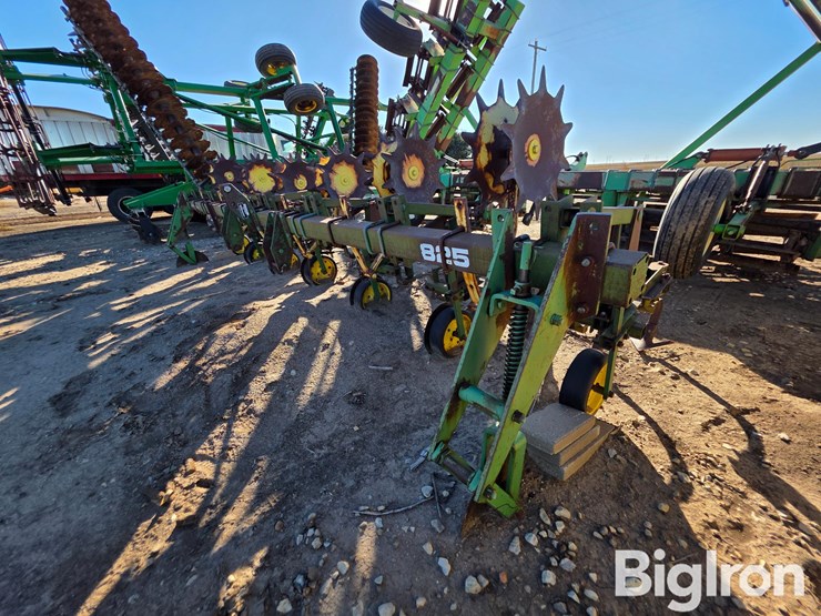 john-deere-825-image-1