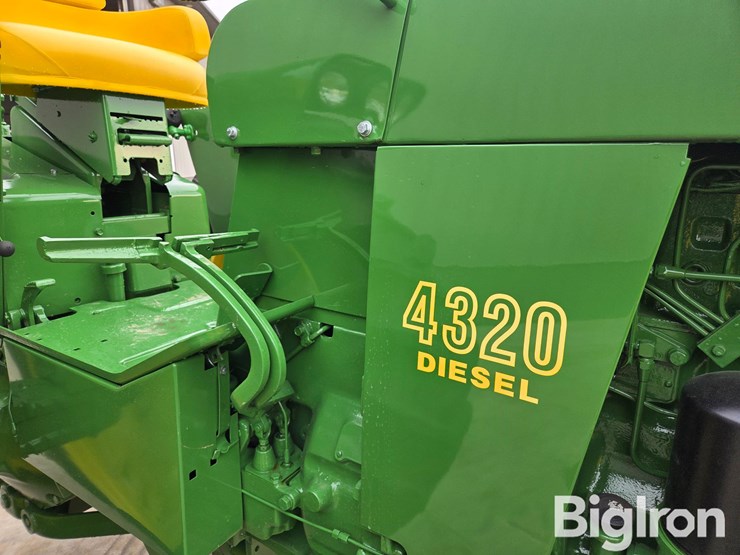 1972-john-deere-4320-image-16