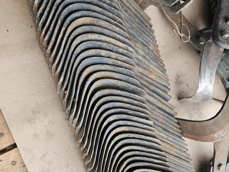 eversman-unused-tiller-knives-&-brackets-image-17