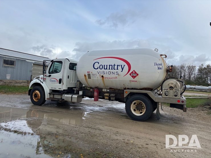 2010-freightliner-business-class-bobtail-truck-(dr12578-unit-221)-image-17