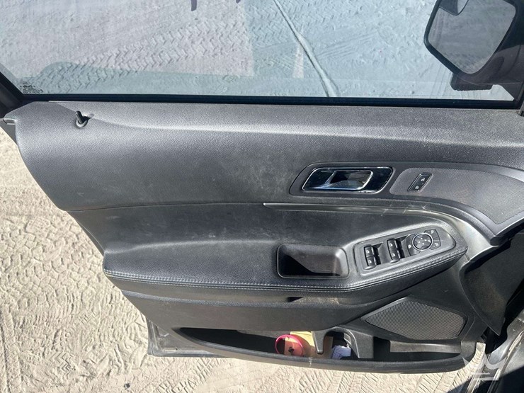 2017-ford-explorer-image-11