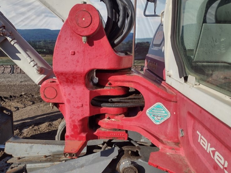 18-takeuchi-tb260cra-excavator-(qea-4048)-image-25