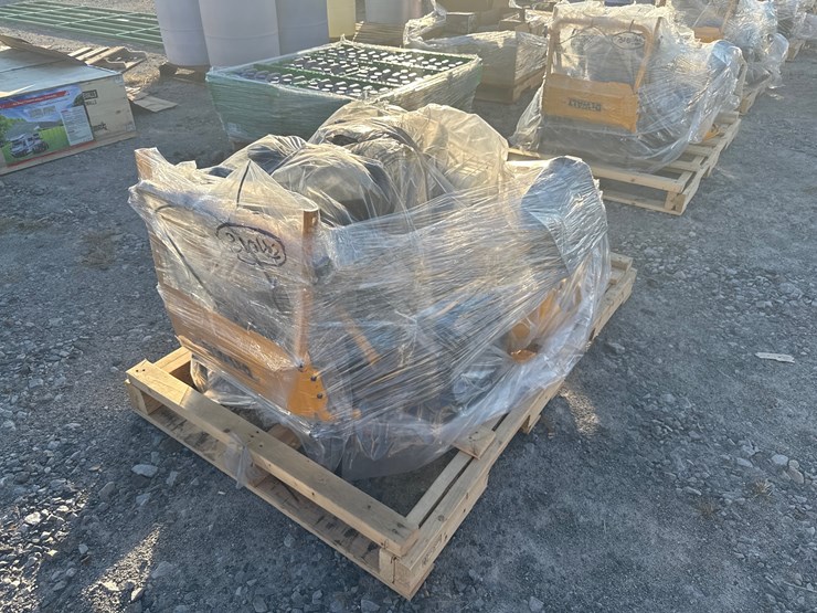 #25-•-unused-dewalt-dw33-walk-behind-zero-turn-mower-inv#32769-image-4