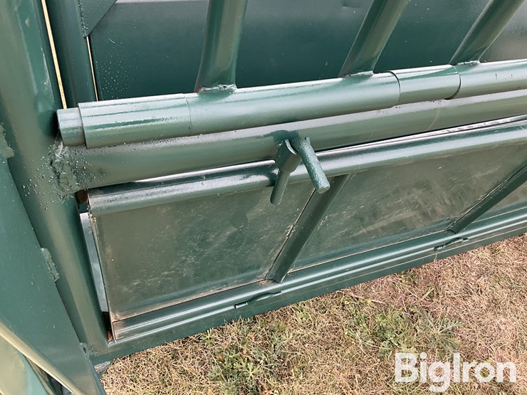 powder-river-livestock-squeeze-chute-image-11