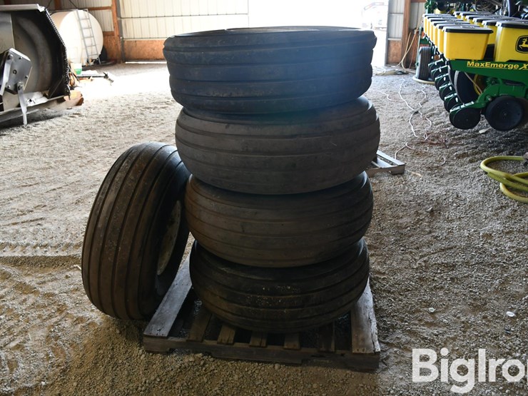 american-farmer-16.5l-16.1-tires-on-8-bolt-rims-image-8