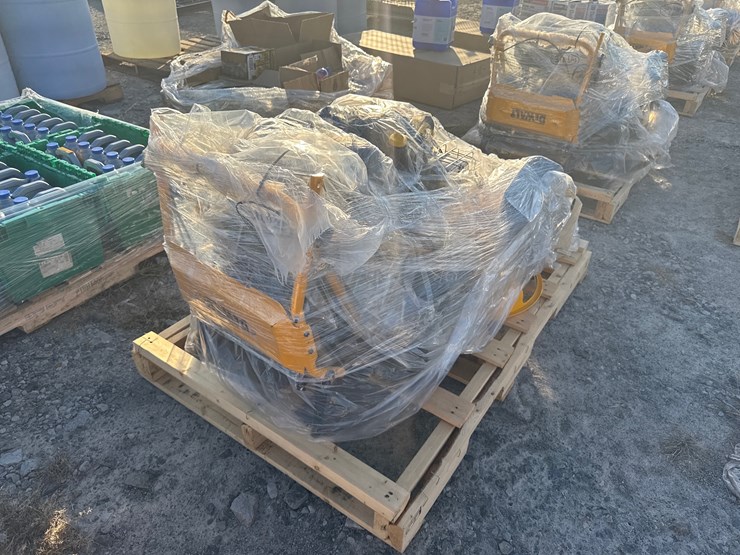 #26-•-unused-dewalt-dw33-walk-behind-zero-turn-mower-inv#32770-image-4