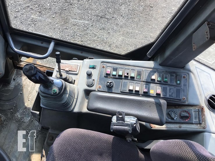 2007-deere-244j-image-20