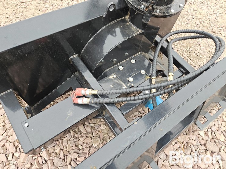 2024-caterpillar-60-image-13