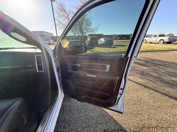 2016-dodge-1500-image-32