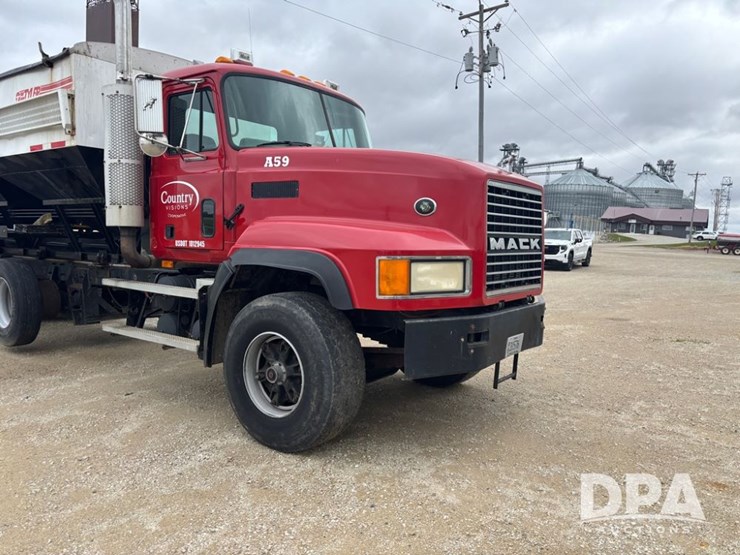 2000-mack-truck-(dr12562-unit-a59)-image-1