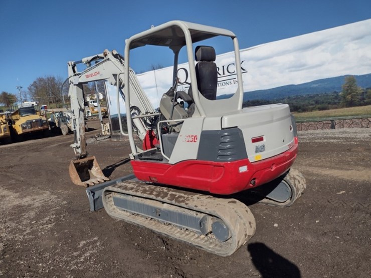 takeuchi-tb250-image-45