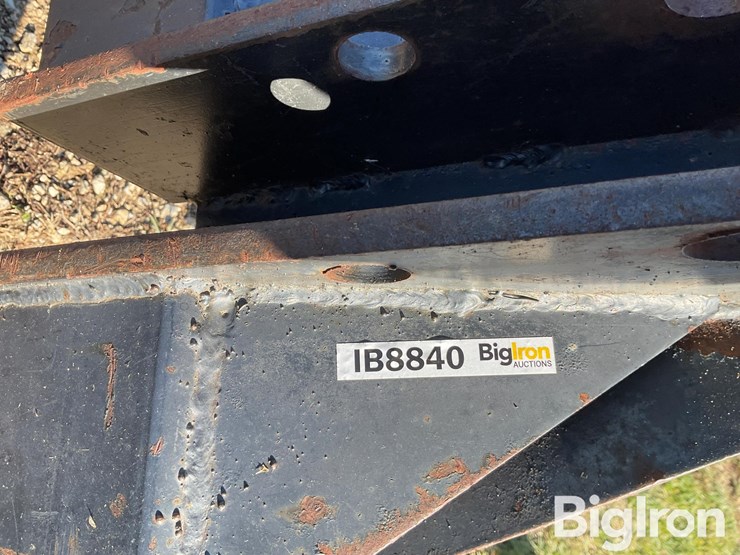 3-pt-bale-spear-category-ii-mounted-bale-carrier-image-9