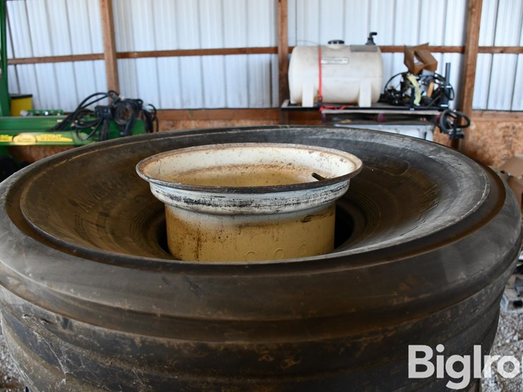 american-farmer-16.5l-16.1-tires-on-8-bolt-rims-image-9