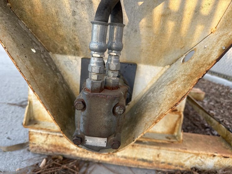 #4294-•-68“-hydraulic-skid-steer-mixer-attachment-image-10