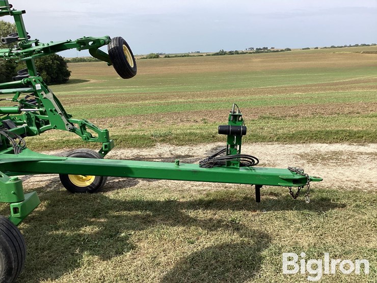 2010-john-deere-2210-image-11