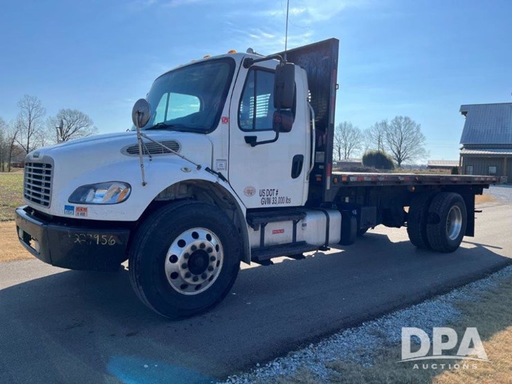 2017-freightliner-m2-106-image-1