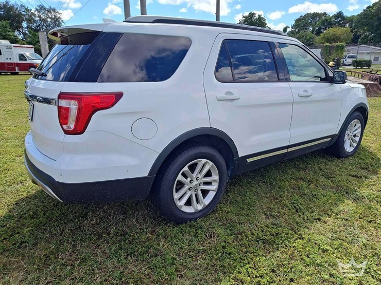 2017-ford-explorer-image-3