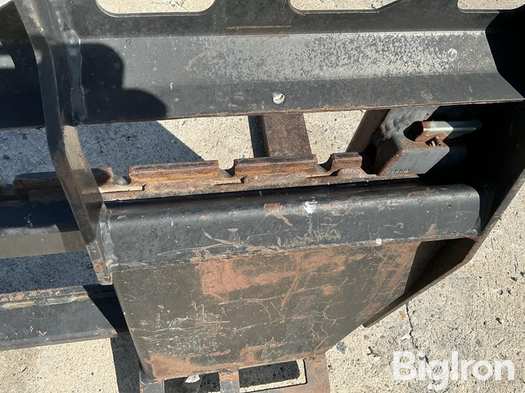 rueters-pallet-forks-image-11