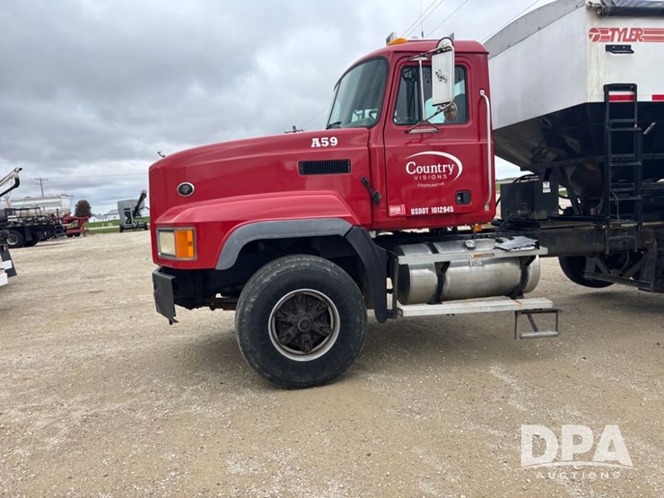 2000-mack-truck-(dr12562-unit-a59)-image-9