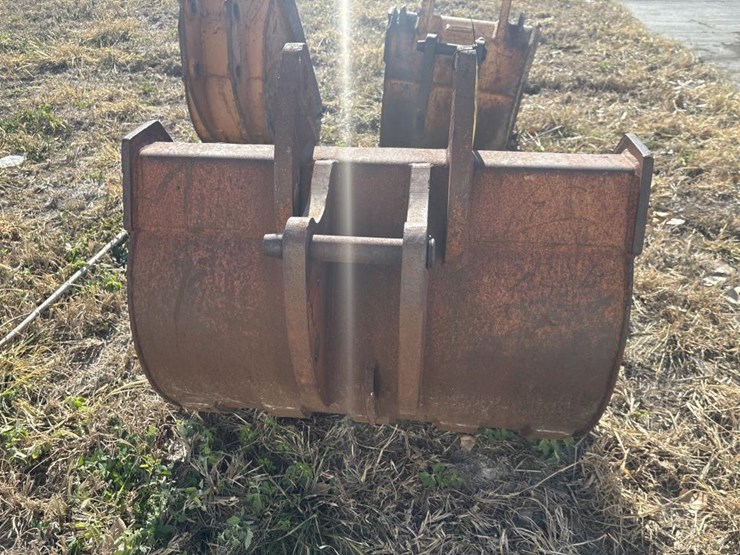 #3812-•-approx.-34"-wb-tooth-bucket-image-4