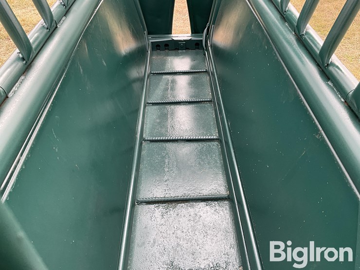 powder-river-livestock-squeeze-chute-image-17