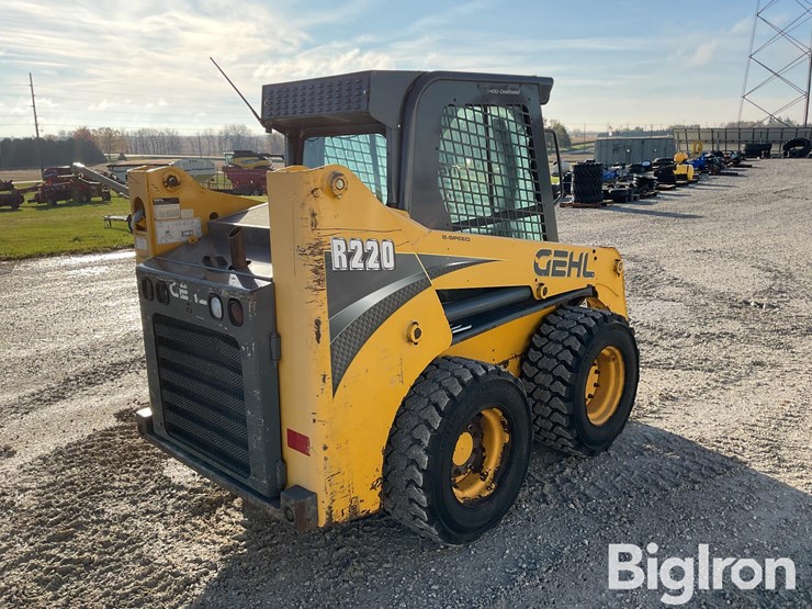 2014-gehl-r220-image-9