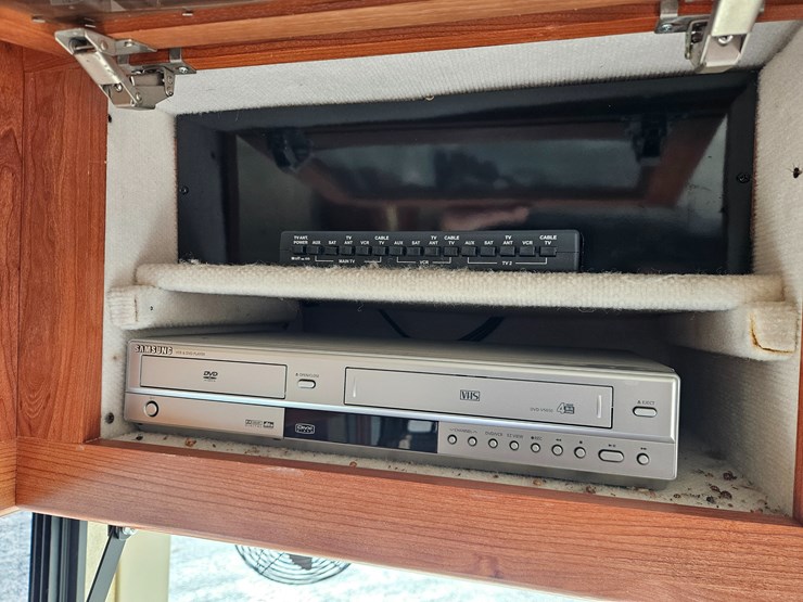 #22198-•-2007-georgie-boy-landau-motorhome-image-43