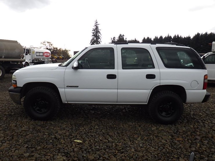 2002-chevrolet-tahoe-image-8