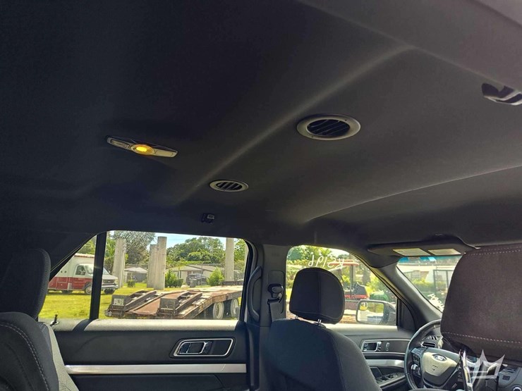 2017-ford-explorer-image-13