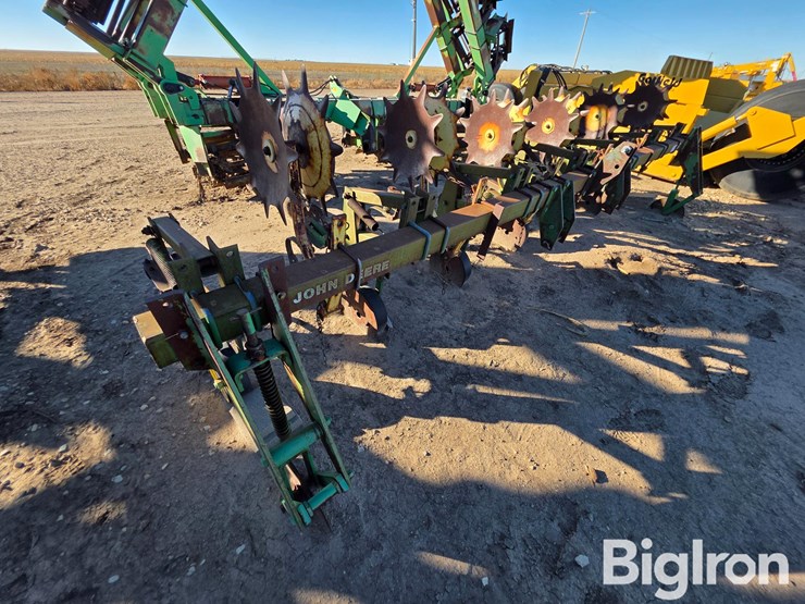 john-deere-825-image-3