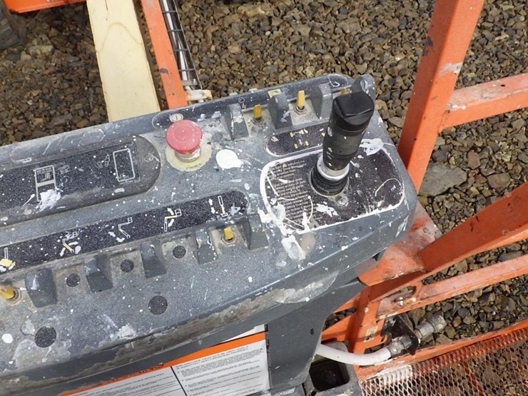 2016-jlg-400s-image-16