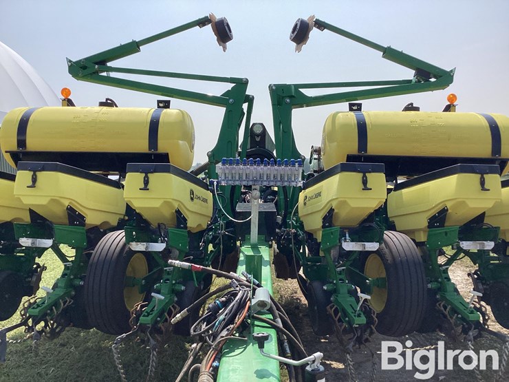 2019-john-deere-1765-image-17