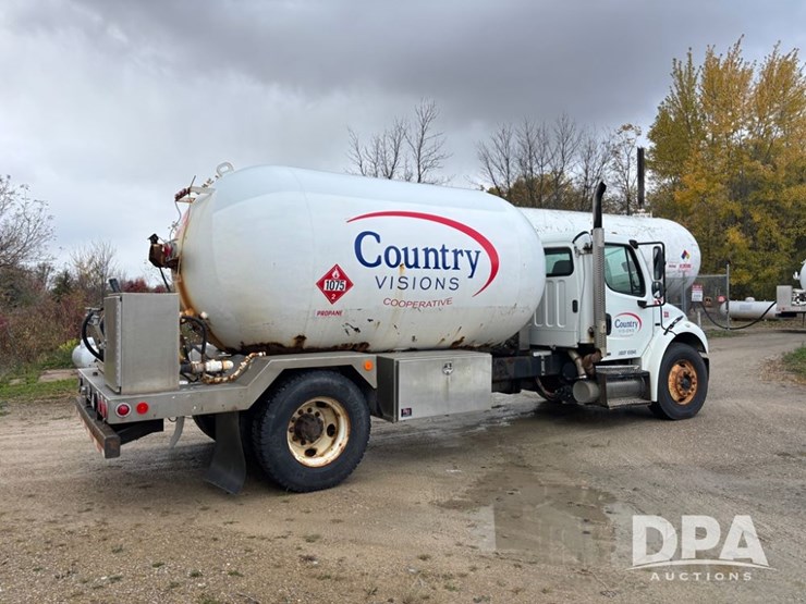 2010-freightliner-business-class-bobtail-truck-(dr12578-unit-221)-image-11