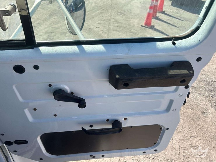 1999-international-f-4900-t/a-cab-and-chassis-truck-image-20