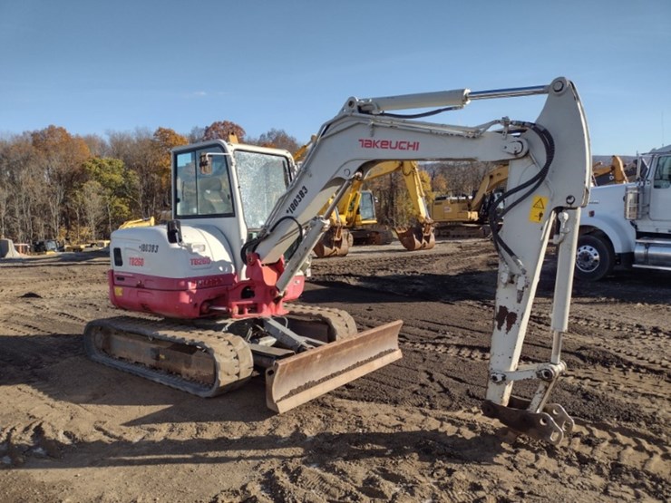 18-takeuchi-tb260cra-excavator-(qea-4048)-image-49
