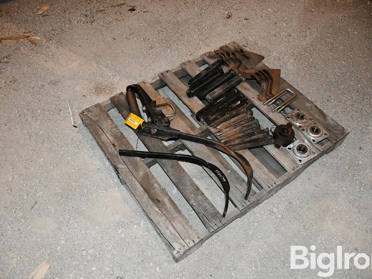 pallet-of-landoll-misc-parts-image-1