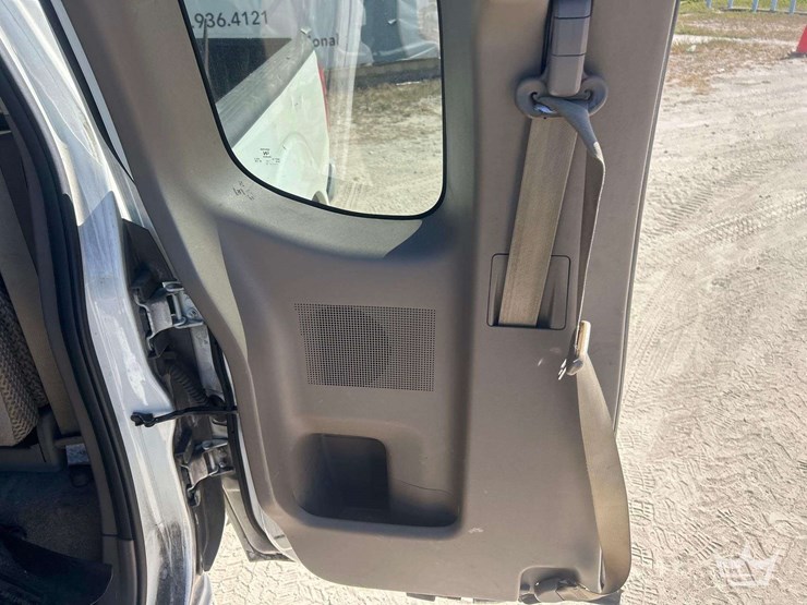 2015-nissan-frontier-image-19