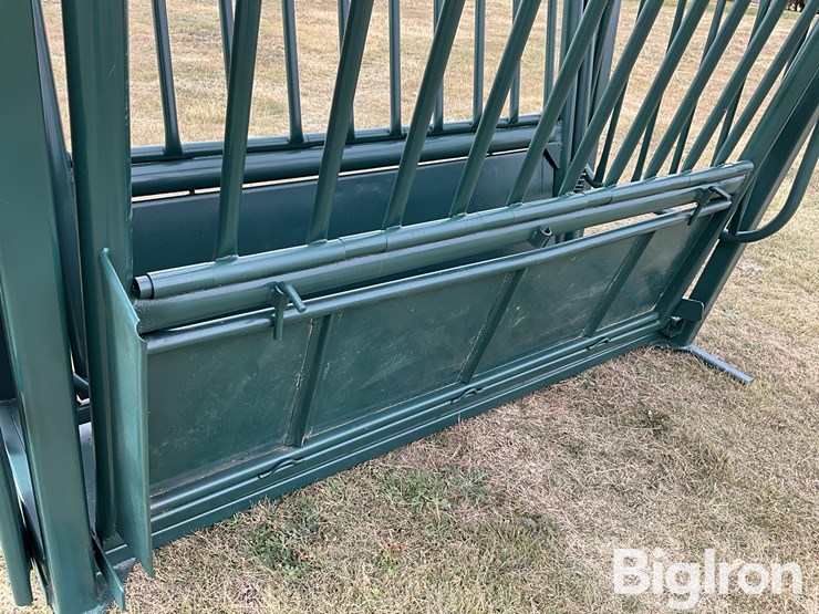 powder-river-livestock-squeeze-chute-image-9