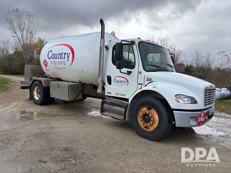 2010-freightliner-business-class-bobtail-truck-(dr12578-unit-221)-image-7