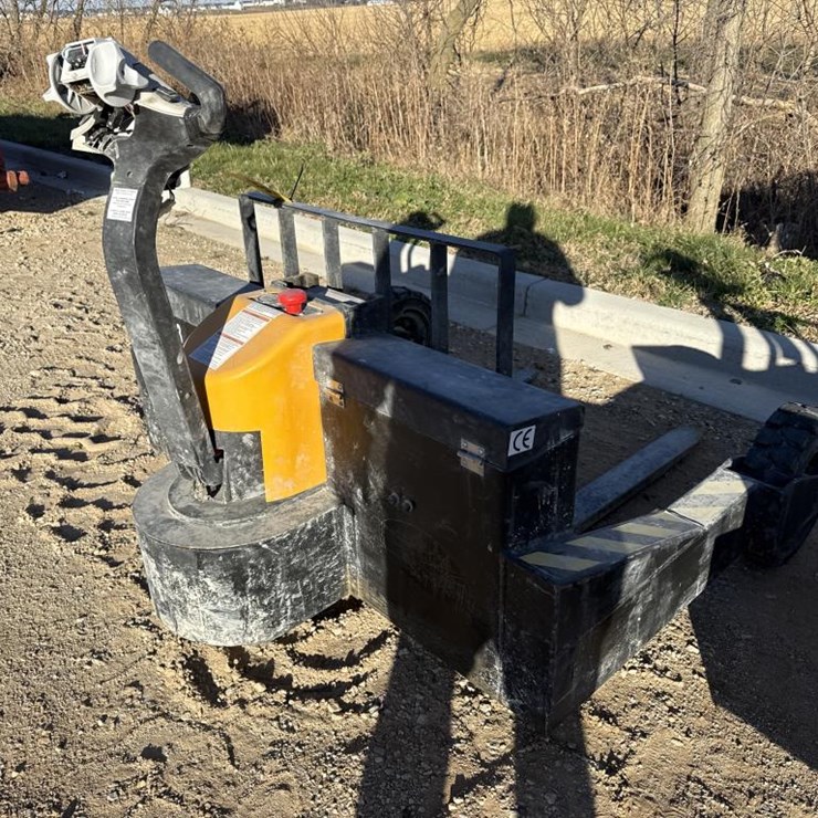 #3295 • Electric Pallet Jack