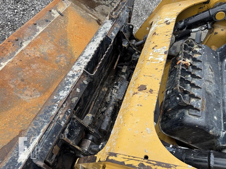 2019-caterpillar-249d-image-9