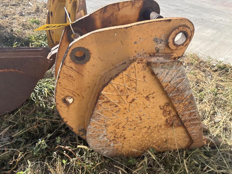 #3815-•-approx.-18"-tooth-bucket-image-5