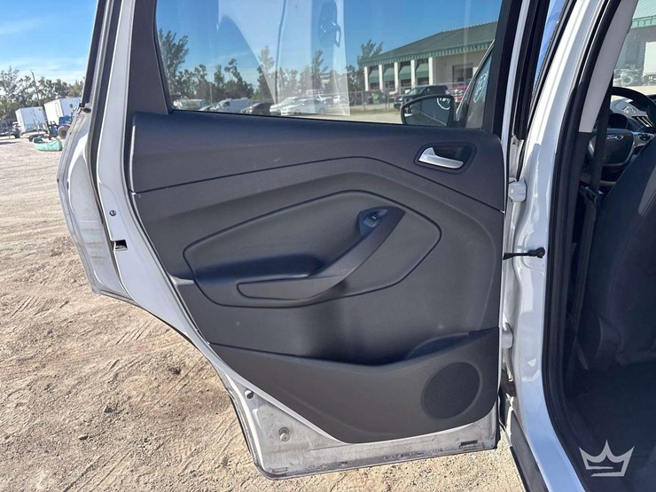 2015-ford-escape-image-18