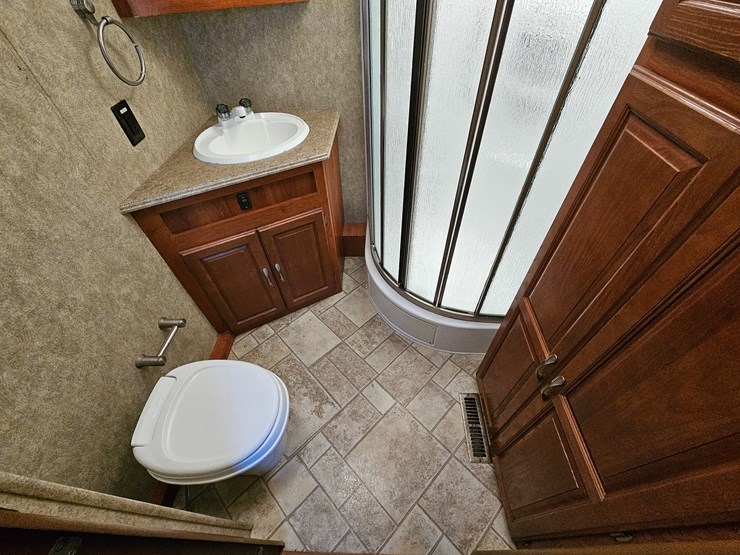 #22198-•-2007-georgie-boy-landau-motorhome-image-68