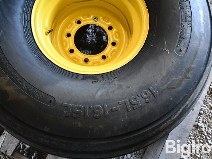 american-farmer-16.5l-16.1sl-tire-on-8-bolt-rims-image-10