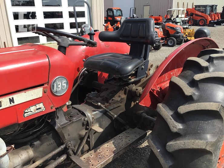 1973-massey-ferguson-135-image-9