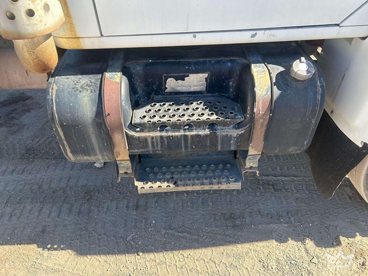 1999-international-f-4900-t/a-cab-and-chassis-truck-image-22