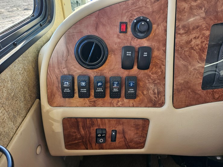 #22198-•-2007-georgie-boy-landau-motorhome-image-38