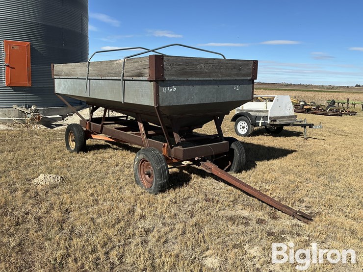 new-holland-180-image-3