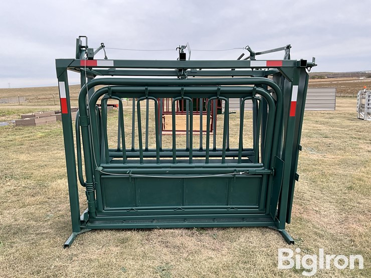 powder-river-livestock-squeeze-chute-image-4